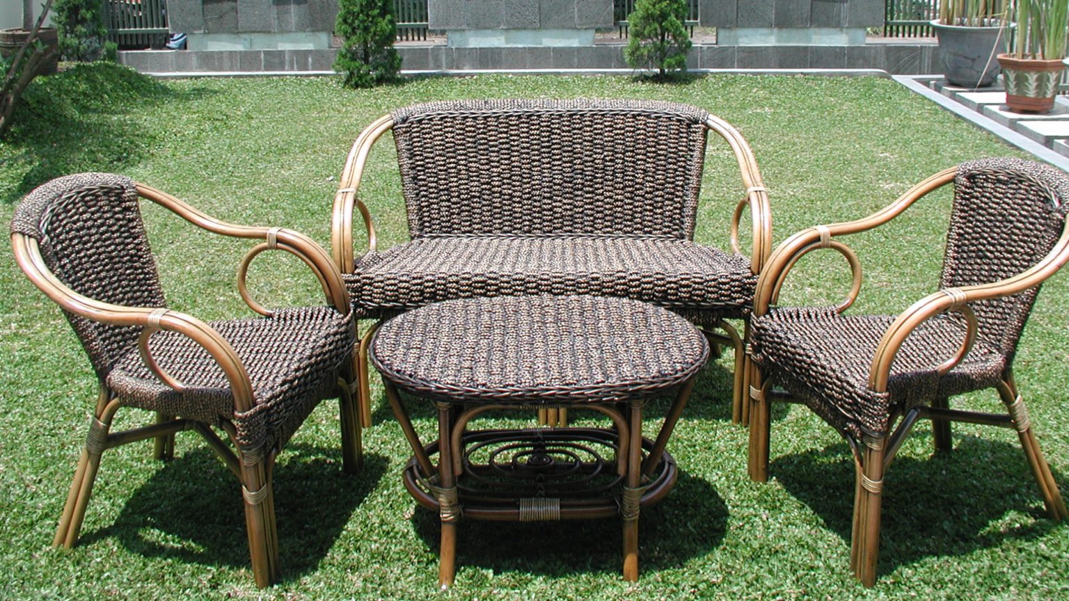 How Easy Is It To Clean Rattan Furniture? DIY Lovers🛠